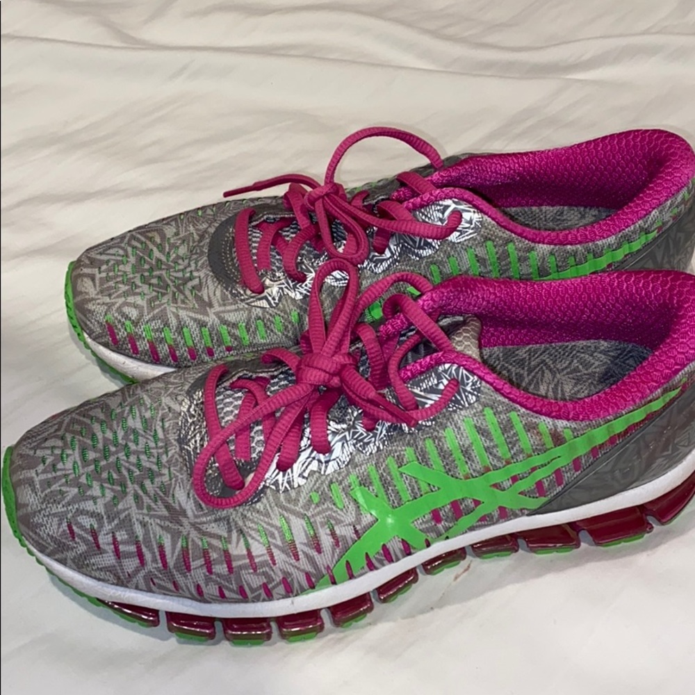 ASICS women’s gel running shoes worn only once